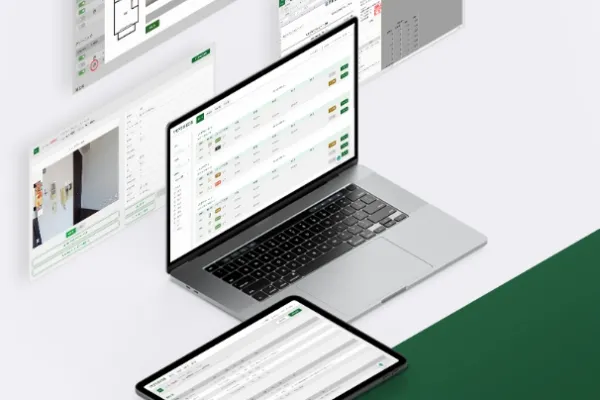 リモデラPMの画面を表示したパソコンとタブレット
